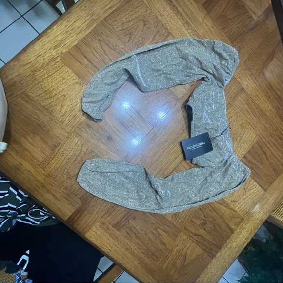 Gold crop top perfect for celebrating - Picture 4 of 5